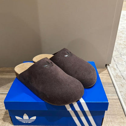 Pantoufles adidas marron