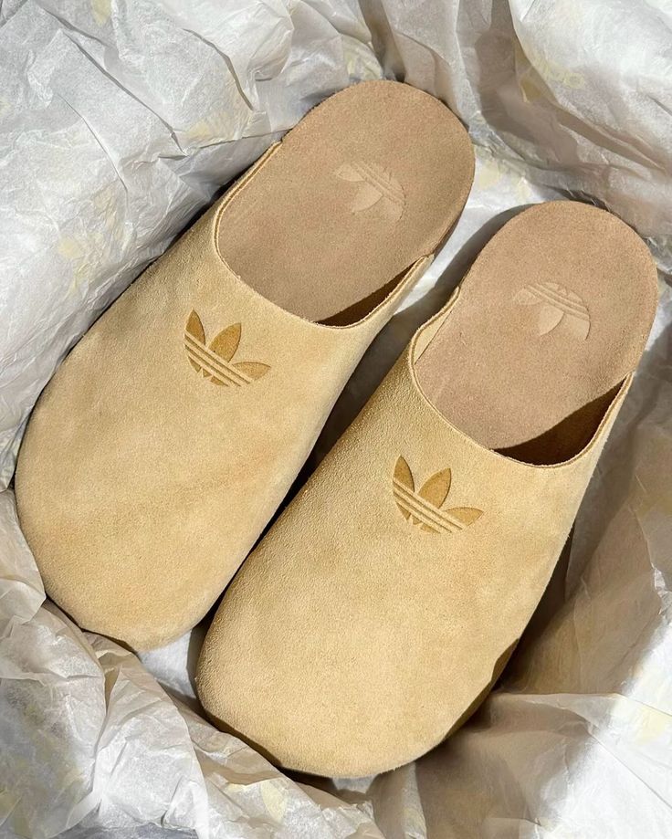 Pantoufles adidas beige